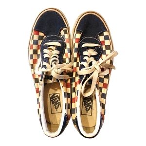 Vintage Style VANS Skateboard Shoes with Iconic Checkboard Pattern
